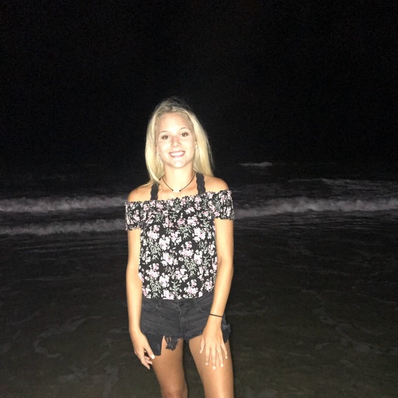 Meet your Posher, Taylor - Picture 1 of 1